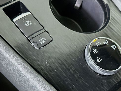 Used 2021 Nissan Rogue SV image 25