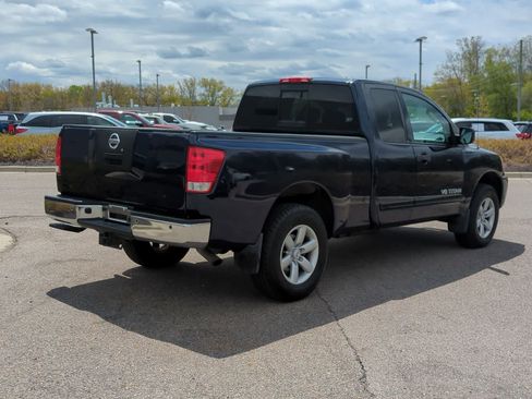 Used 2011 Nissan Titan SV w/ SV Value Truck Pkg AWD/4WD image 8
