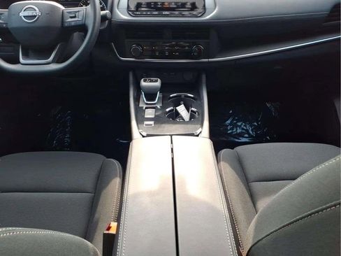 Used 2025 Nissan Rogue S FWD image 12