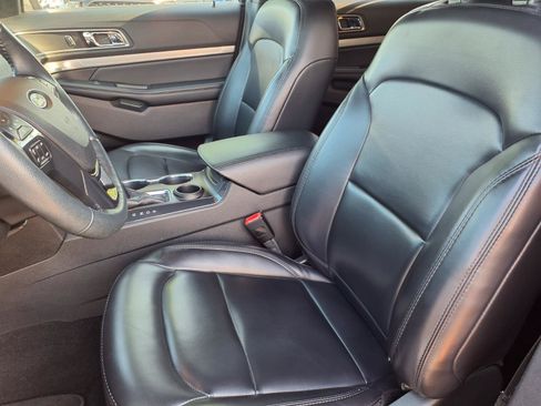 Used 2019 Ford Explorer XLT w/ Equipment Group 202A FWD image 3