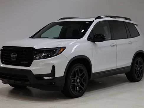 Used 2024 Honda Passport Black Edition image 3