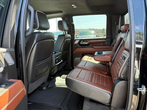 Certified 2024 GMC Sierra 2500 Denali Ultimate image 9