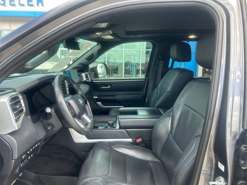 Used 2024 Toyota Sequoia Platinum AWD/4WD image 9