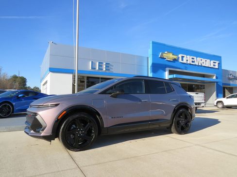 Used 2024 Chevrolet Equinox EV RS image 1