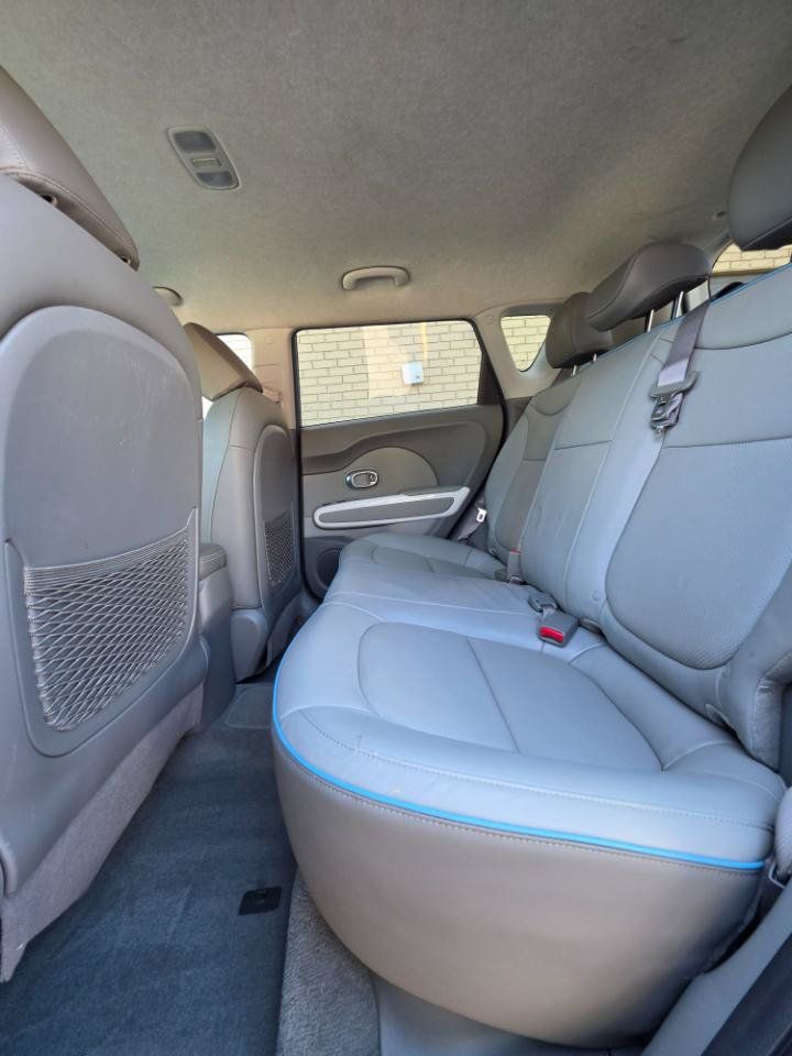 Used 2016 Kia Soul EV + FWD image 10