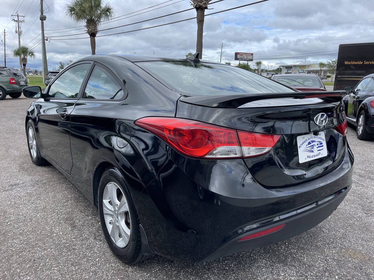 Used 2013 Hyundai Elantra FWD image 4