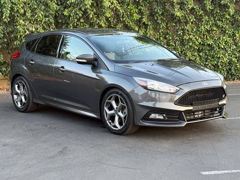Used 2016 Ford Focus ST FWD image 3