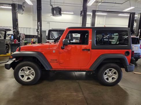 Used 2015 Jeep Wrangler Sport w/ Connectivity Group AWD/4WD image 3