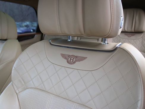 Used 2018 Bentley Bentayga AWD/4WD image 10
