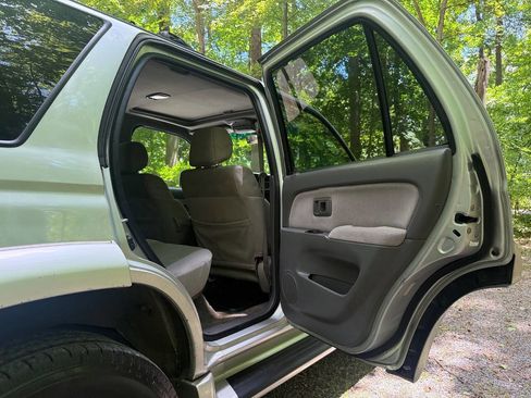 Used 2001 Toyota 4Runner SR5 AWD/4WD image 87