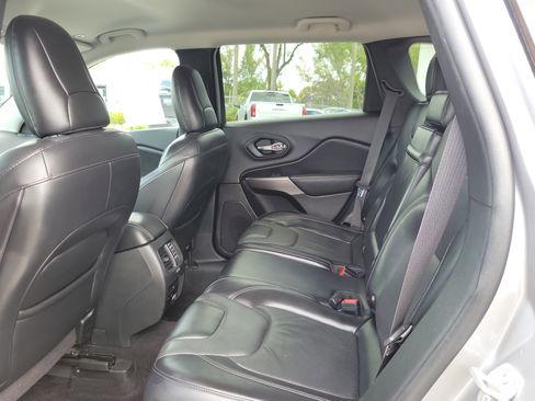 Used 2019 Jeep Cherokee Limited FWD image 13