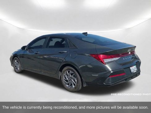 Used 2025 Hyundai Elantra Hybrid FWD image 8