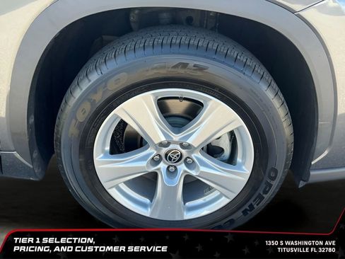 Used 2022 Toyota Highlander L FWD image 13