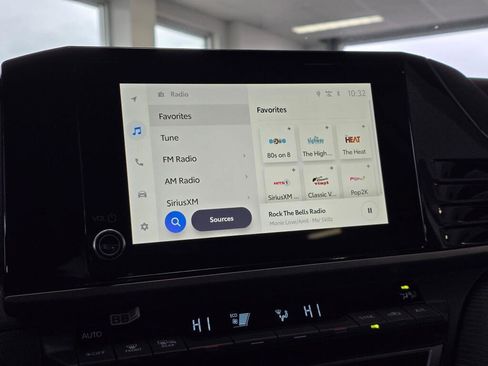 Used 2025 Toyota Camry SE image 30