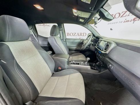 Used 2022 Toyota Tacoma TRD Off-Road image 29