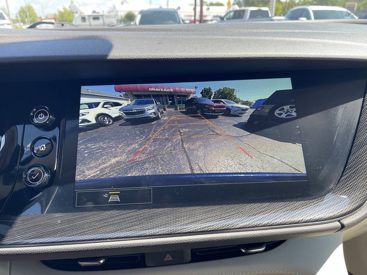 Used 2023 Buick Envision Essence AWD/4WD image 21
