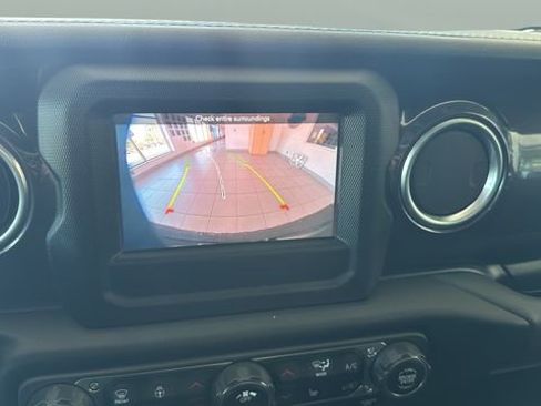 Used 2021 Jeep Wrangler Unlimited Sahara AWD/4WD image 12
