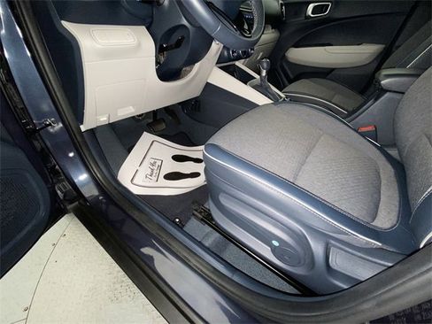 Used 2024 Hyundai Venue Limited image 12