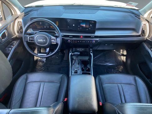 Used 2024 Kia Sorento S image 10