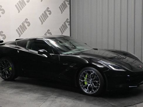 Used 2019 Chevrolet Corvette Stingray Coupe w/ Carbon Flash Badge Package RWD image 3
