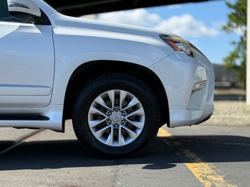 Used 2014 Lexus GX 460 w/ Premium Package AWD/4WD image 11