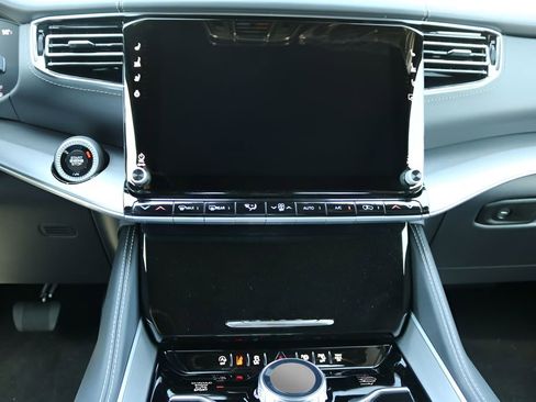 New 2026 Jeep Grand Wagoneer Limited AWD/4WD image 25