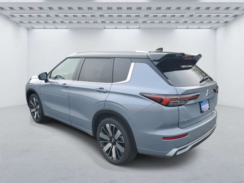New 2026 Mitsubishi Outlander SEL image 3