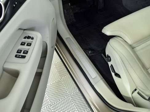 Certified 2023 Volvo XC60 B5 Ultimate w/ Protection Package Premier image 10