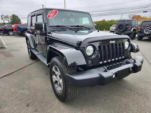 Used 2017 Jeep Wrangler Unlimited Sahara w/ Connectivity Group image 22