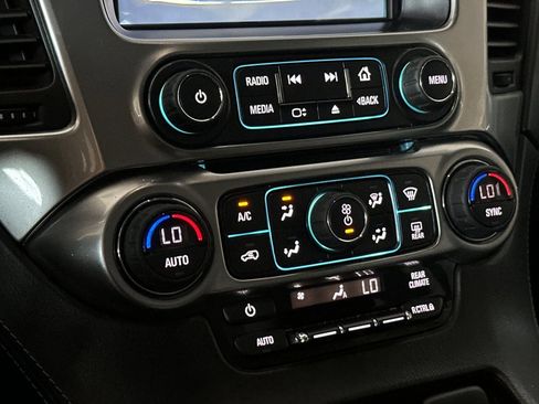 Used 2019 Chevrolet Suburban LS RWD image 18