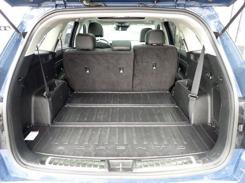Certified 2024 Kia Sorento S w/ Panoramic Sunroof Package AWD/4WD image 7