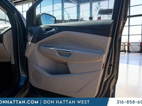 Used 2019 Ford Escape SE FWD image 21