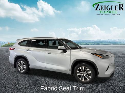 Used 2022 Toyota Highlander LE image 9