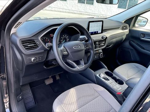 Used 2022 Ford Escape SE FWD image 2