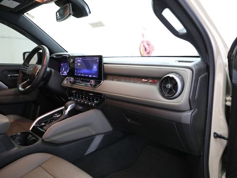 Used 2024 Chevrolet Colorado ZR2 w/ ZR2 Convenience Package III image 12