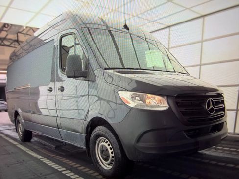 Used 2019 Mercedes-Benz Sprinter 170 image 4