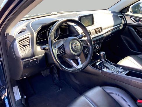 Used 2018 MAZDA MAZDA3 Touring FWD image 16