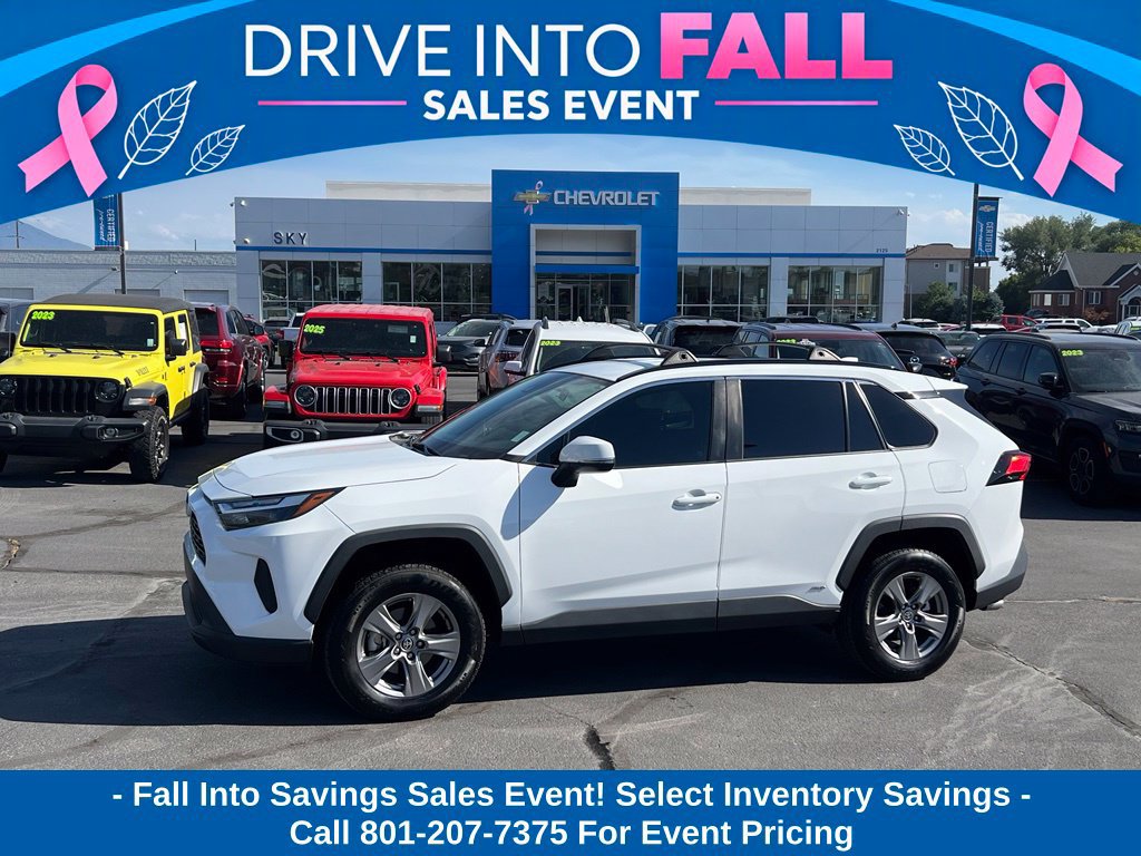 Used 2024 Toyota RAV4 XLE AWD/4WD image 1