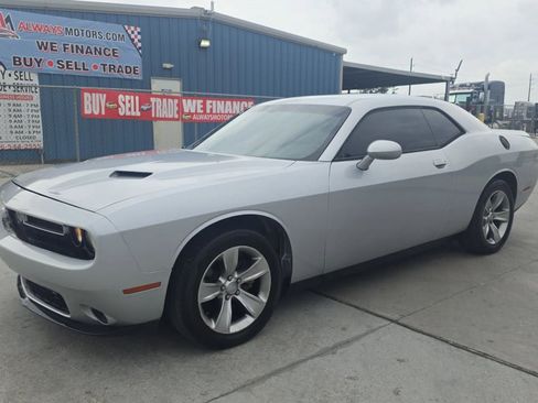Used 2020 Dodge Challenger SXT w/ Driver Convenience Group RWD image 28