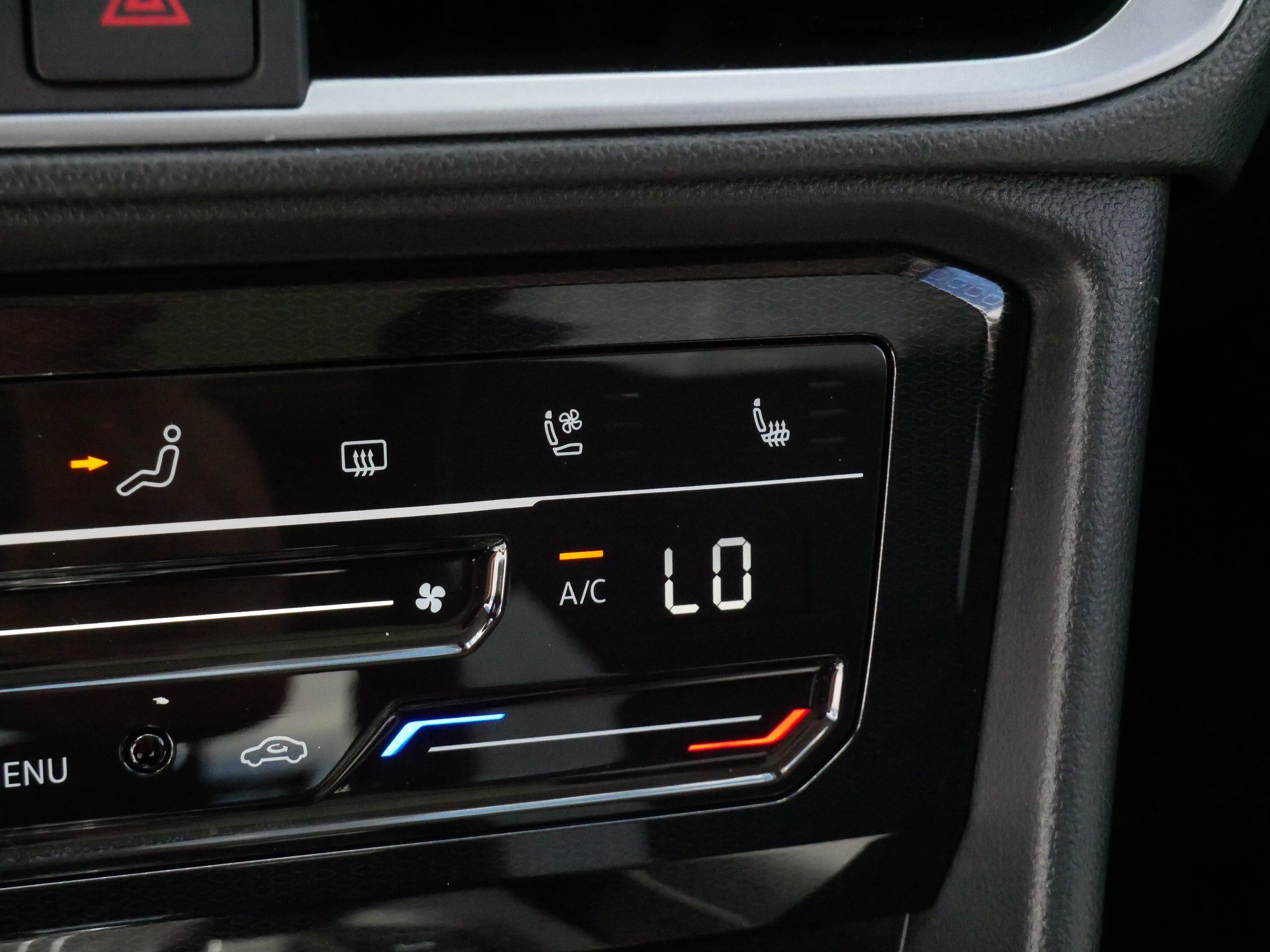 Certified 2025 Volkswagen Taos SEL AWD/4WD image 28