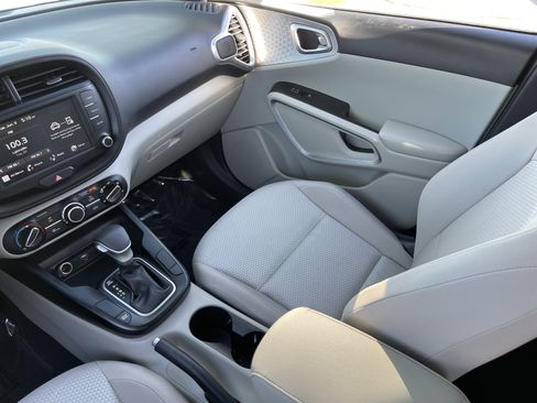 Certified 2025 Kia Soul LX FWD image 16