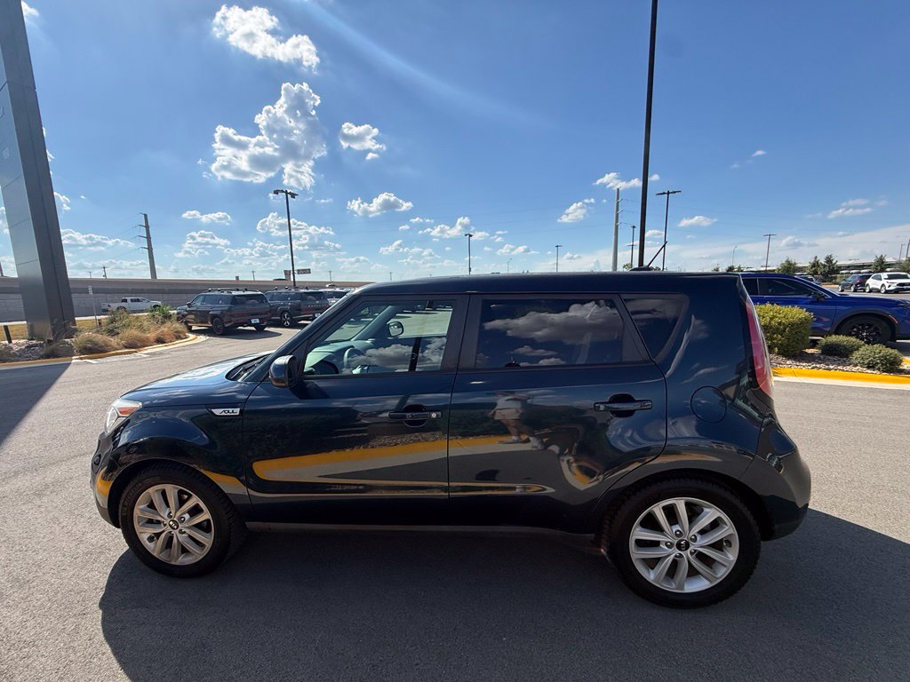 Used 2018 Kia Soul + FWD image 5