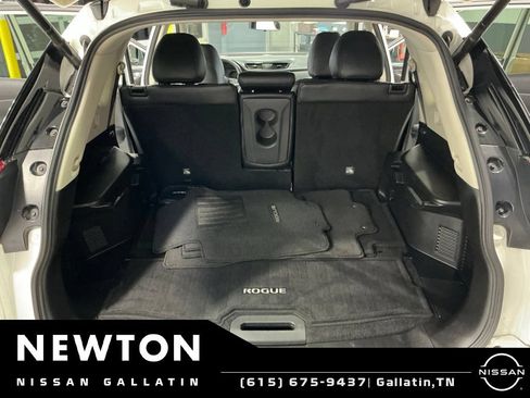 Used 2018 Nissan Rogue SV w/ Premium Package FWD image 18