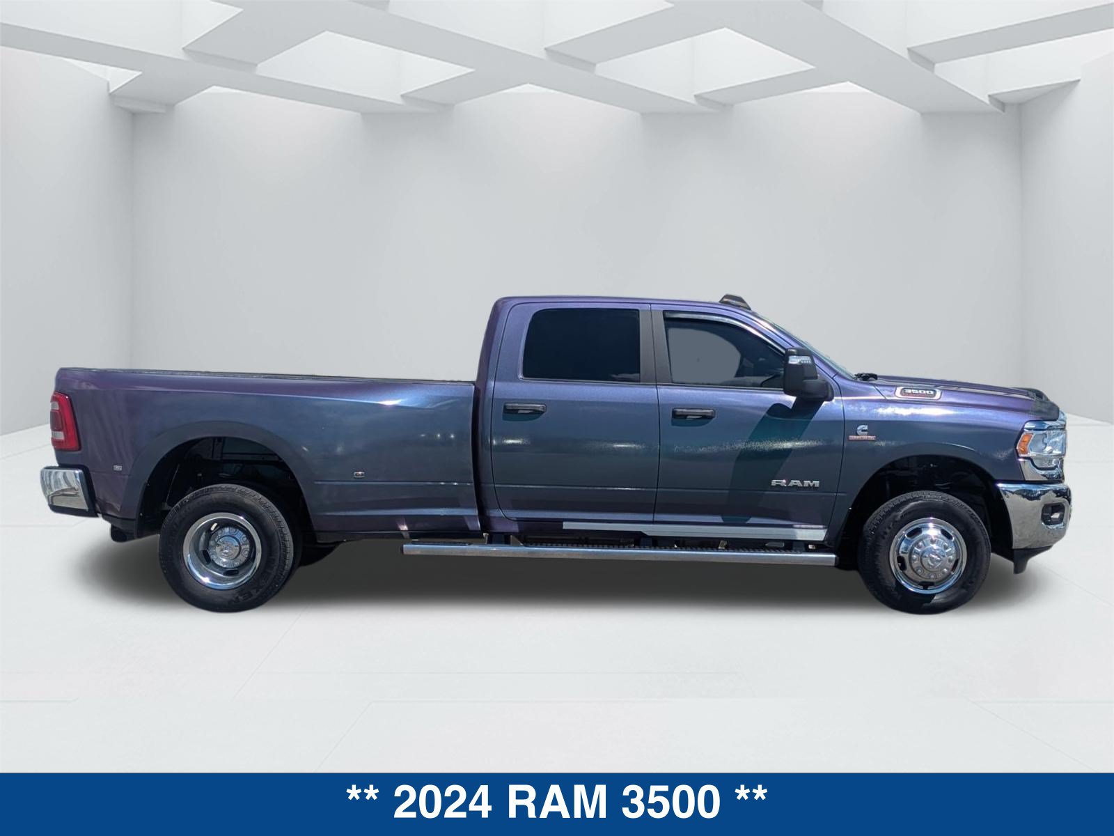 Used 2024 RAM 3500 Big Horn AWD/4WD image 4