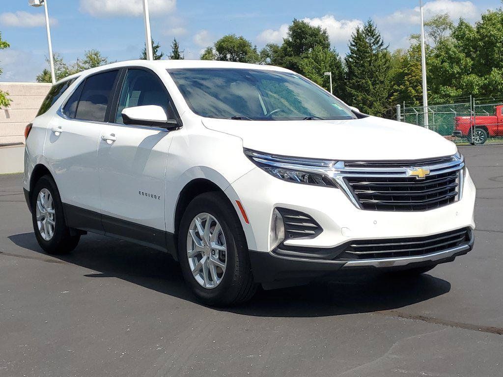 Used 2024 Chevrolet Equinox LT FWD image 2