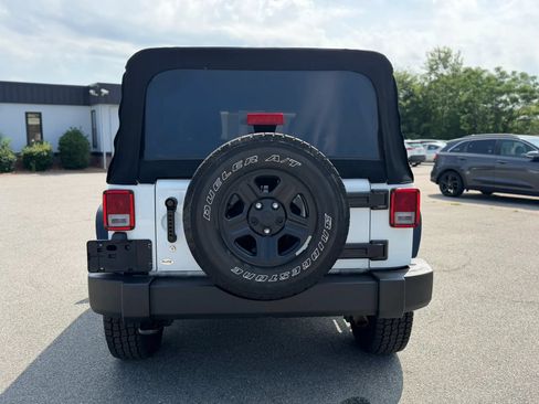 Used 2018 Jeep Wrangler Unlimited Sport w/ Connectivity Group AWD/4WD image 9