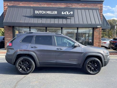 Used 2019 Jeep Cherokee Trailhawk image 8