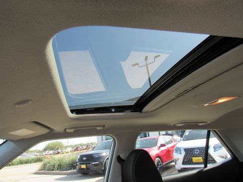 Certified 2025 Hyundai Venue SEL FWD image 15