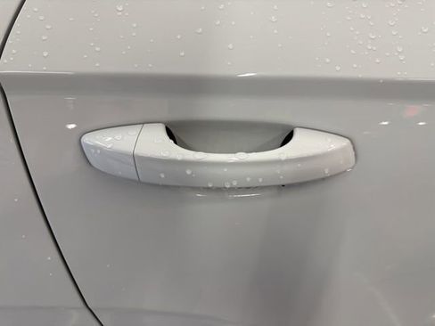 Used 2024 Volkswagen Taos SE image 17