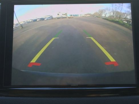 Used 2024 Chrysler Pacifica Touring-L image 10